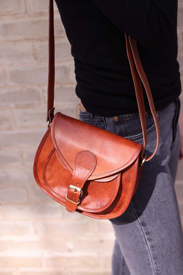 Vintage Style Leather bag with pocket