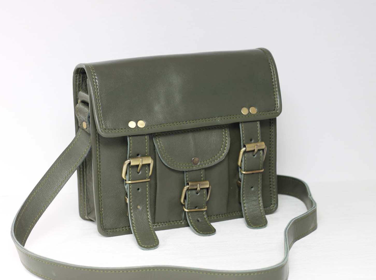 Personalised green leather bag with pocket and handle - Image 4