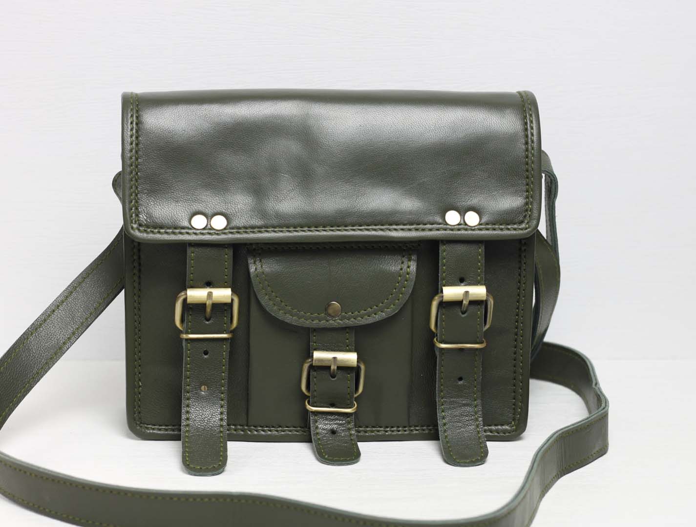 Personalised green leather bag with pocket and handle - Image 7